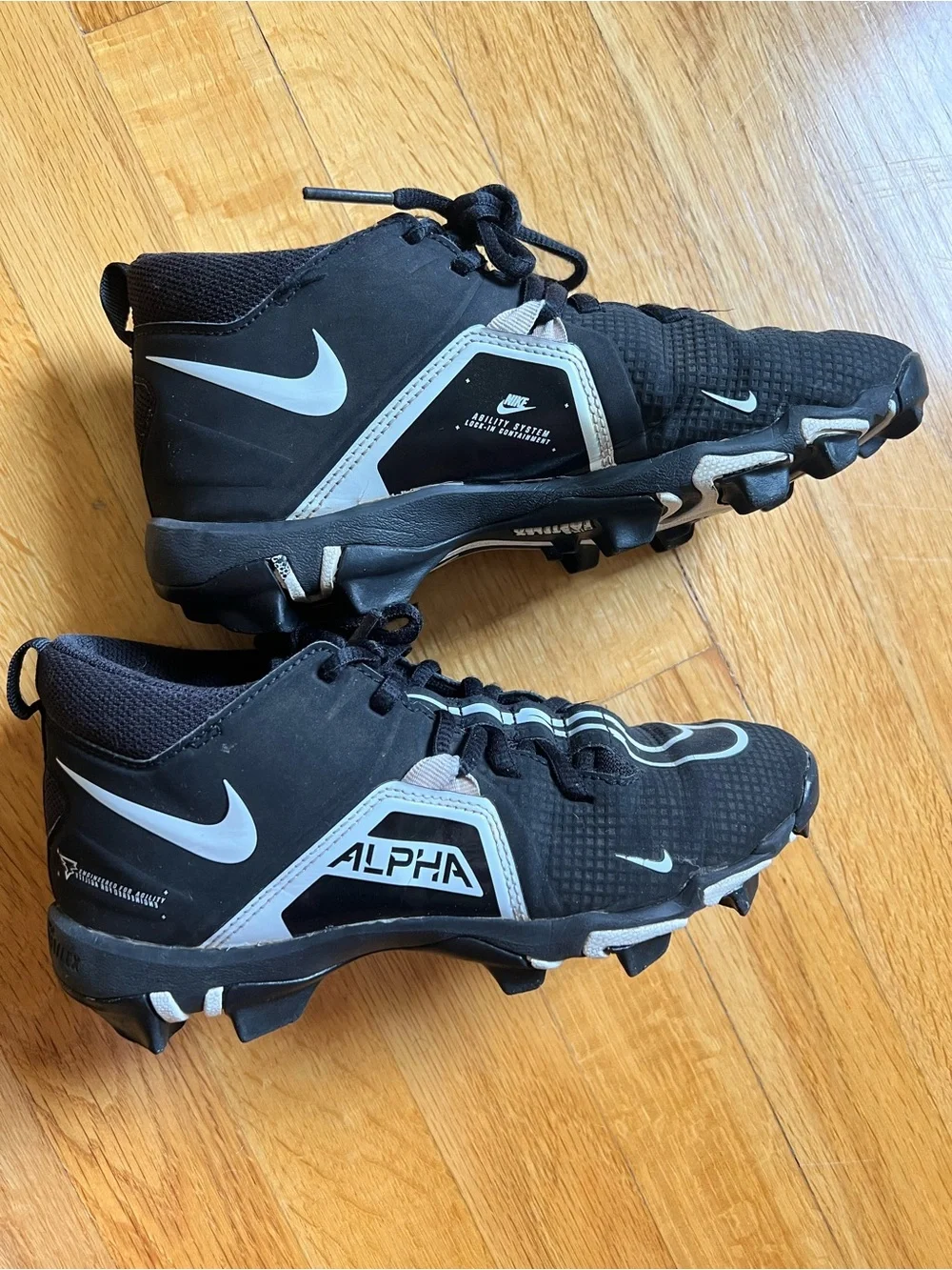 Nike FastFlex Alpha Football Cleats size 4Y